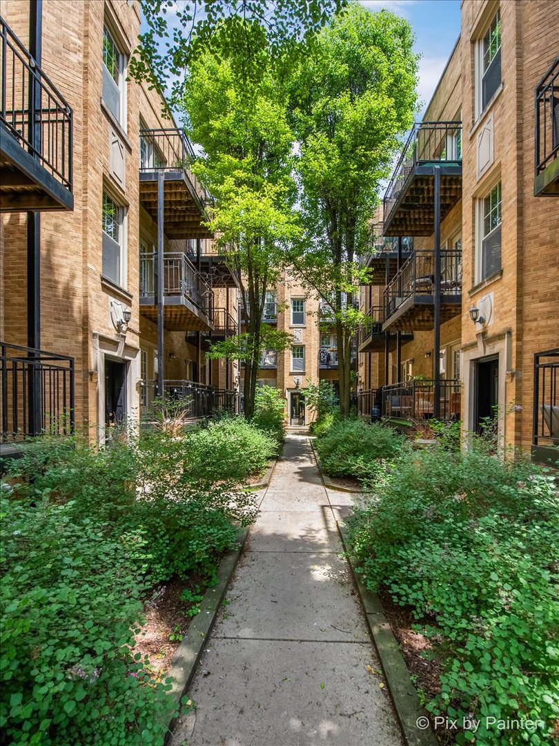 2241.5 N Lincoln Avenue Unit: 3B