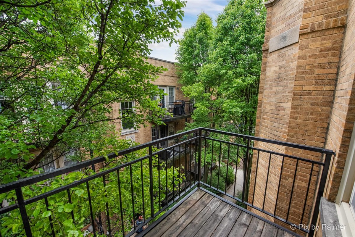 2241.5 N Lincoln Avenue Unit: 3B