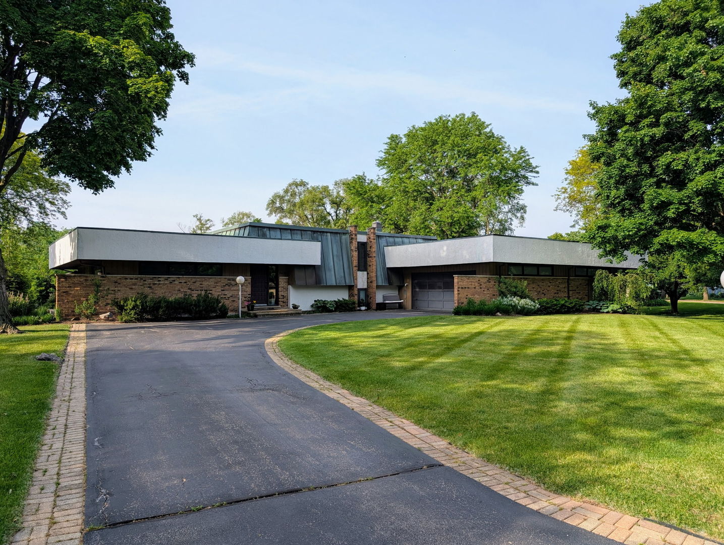 29W261 Iroquois Court S