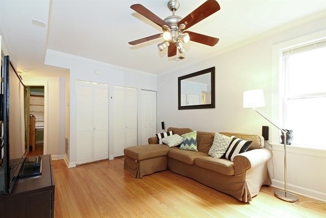 1436 W Roscoe Street Unit: 2
