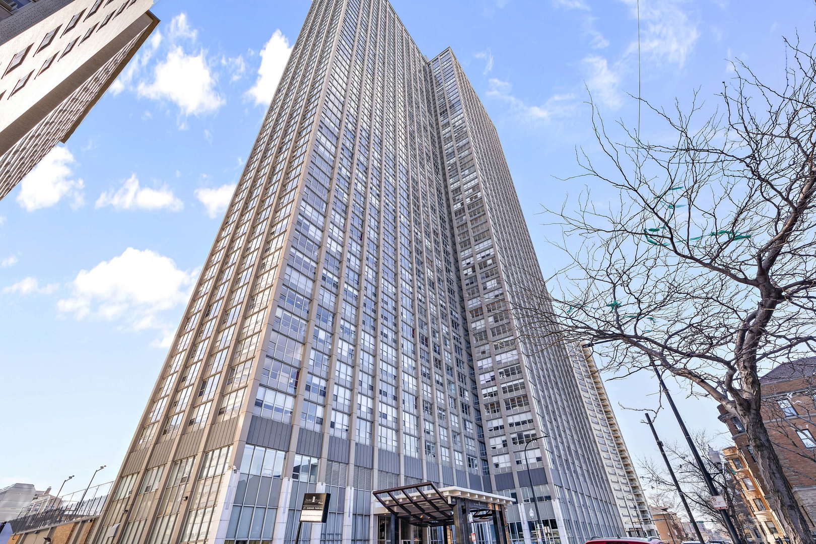 655 W IRVING PARK Road Unit: 611