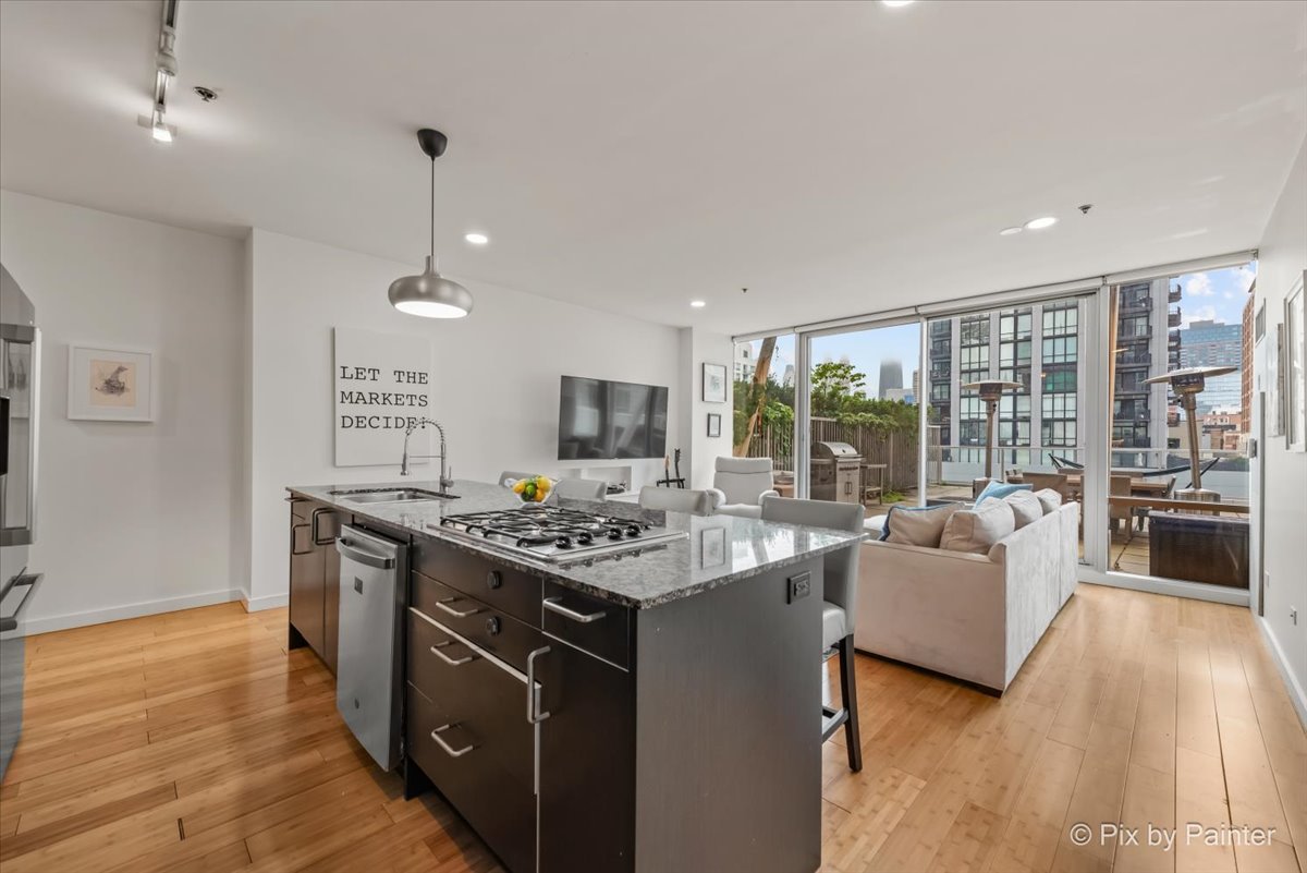 653 N Kingsbury Street Unit: 706