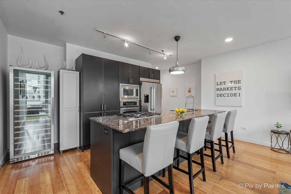 653 N Kingsbury Street Unit: 706