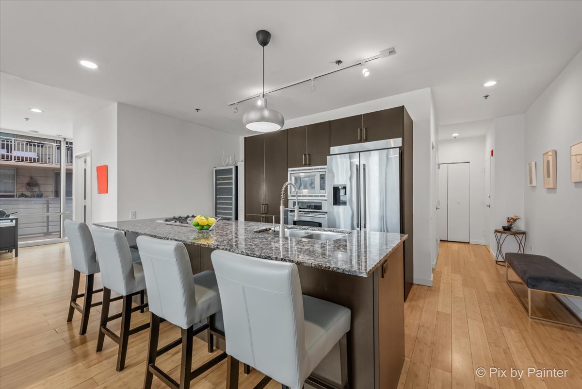653 N Kingsbury Street Unit: 706