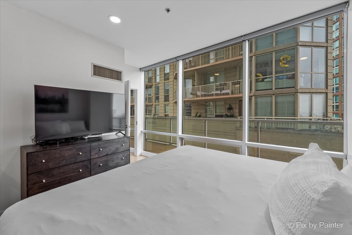653 N Kingsbury Street Unit: 706