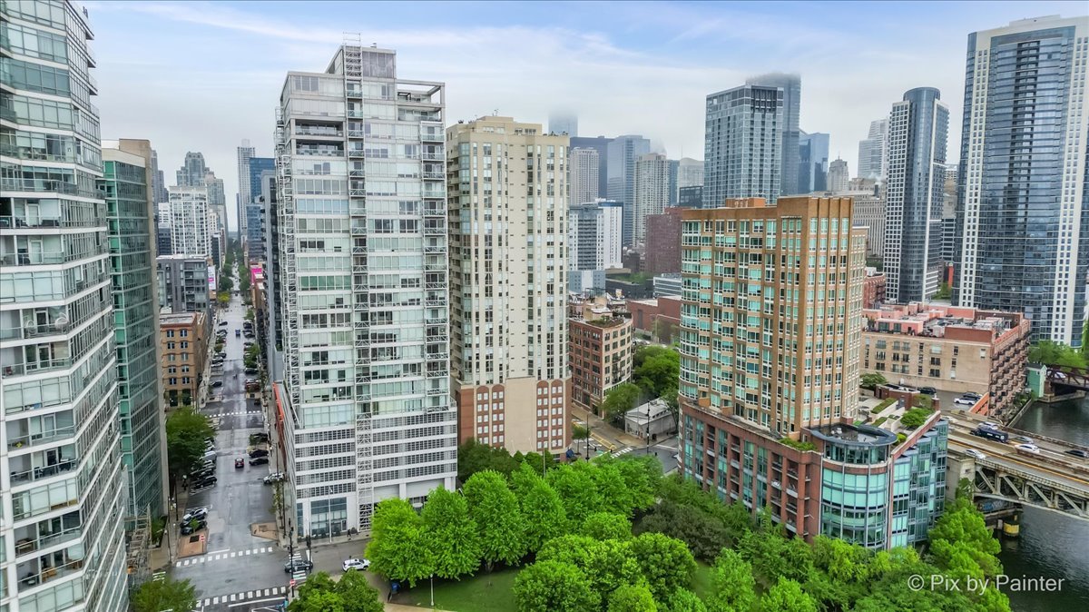 653 N Kingsbury Street Unit: 706