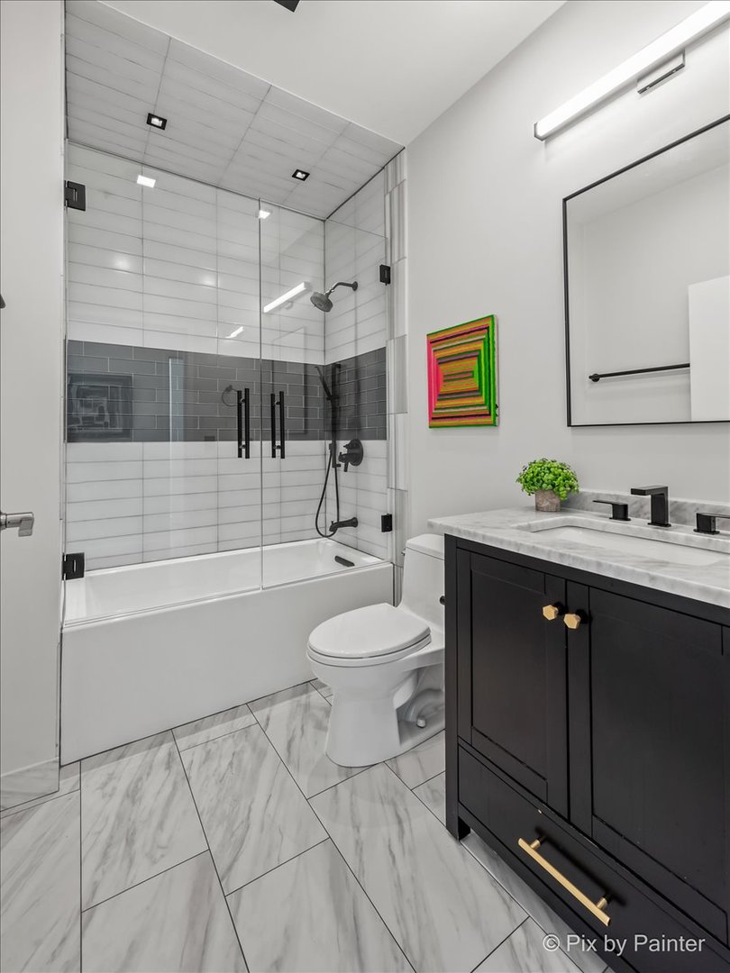 653 N Kingsbury Street Unit: 706