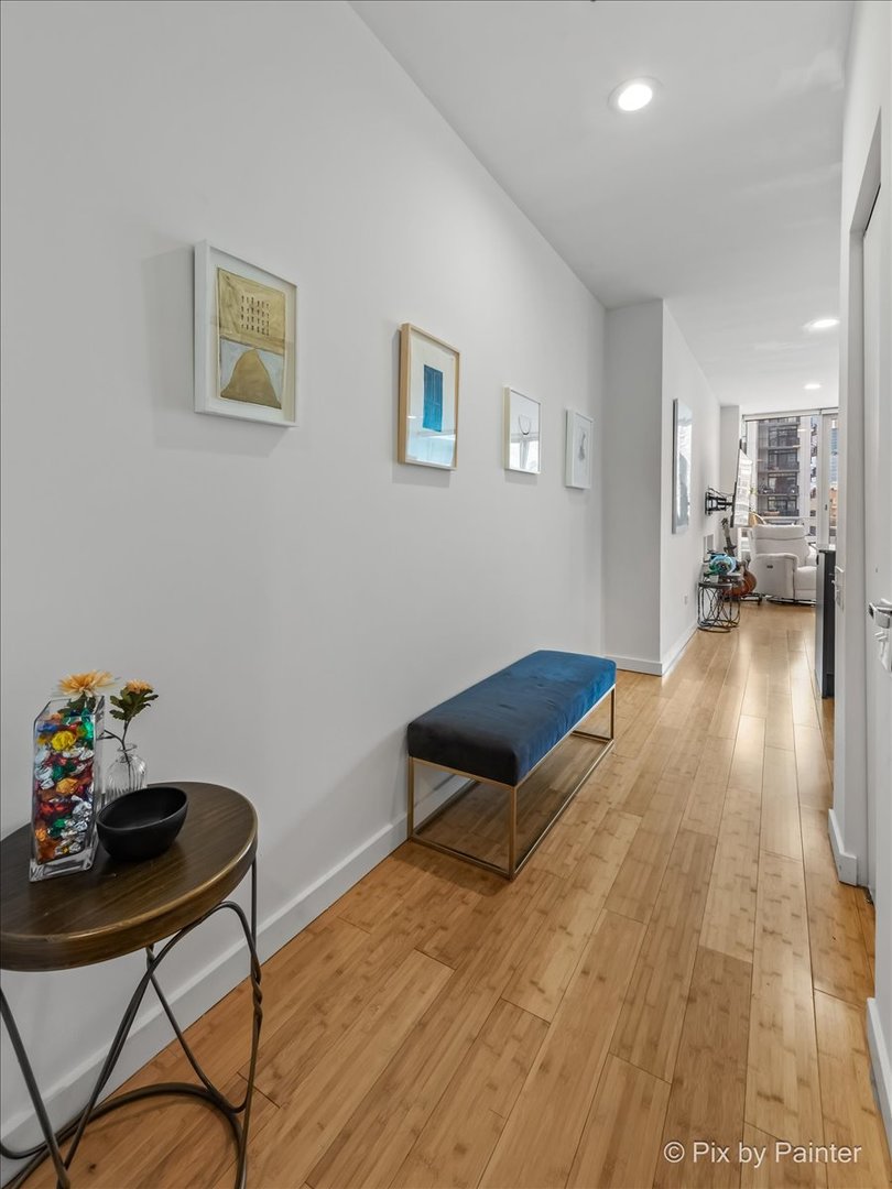 653 N Kingsbury Street Unit: 706