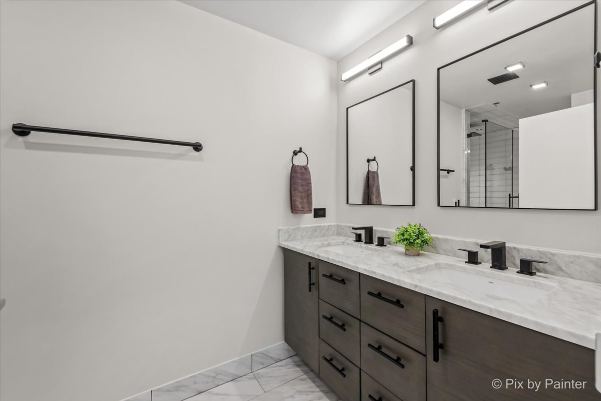 653 N Kingsbury Street Unit: 706