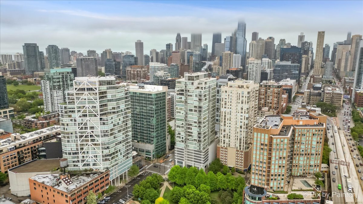 653 N Kingsbury Street Unit: 706