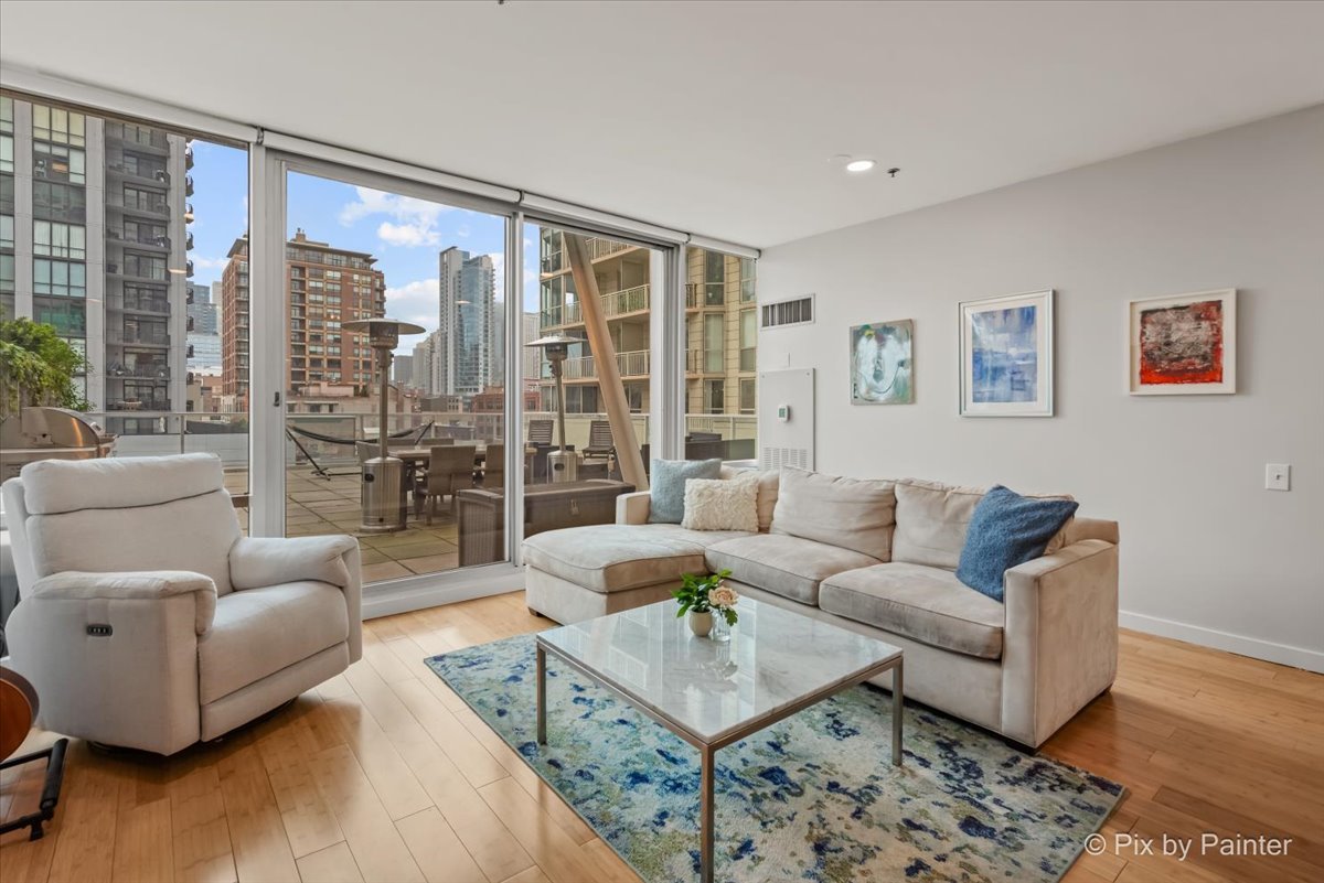 653 N Kingsbury Street Unit: 706