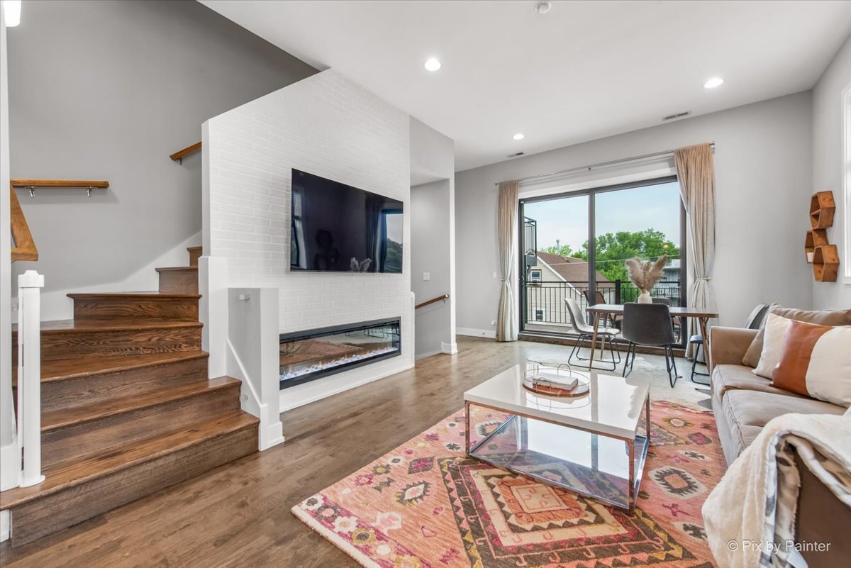 3004 W Lyndale Street Unit: 3E