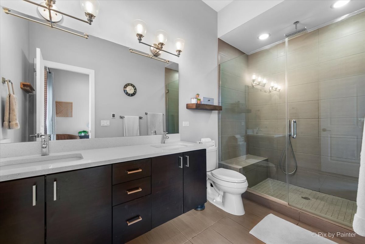 3004 W Lyndale Street Unit: 3E