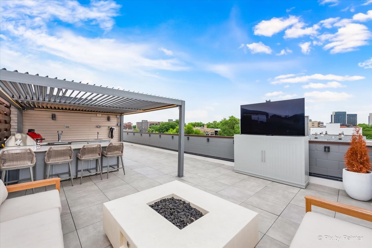 3004 W Lyndale Street Unit: 3E