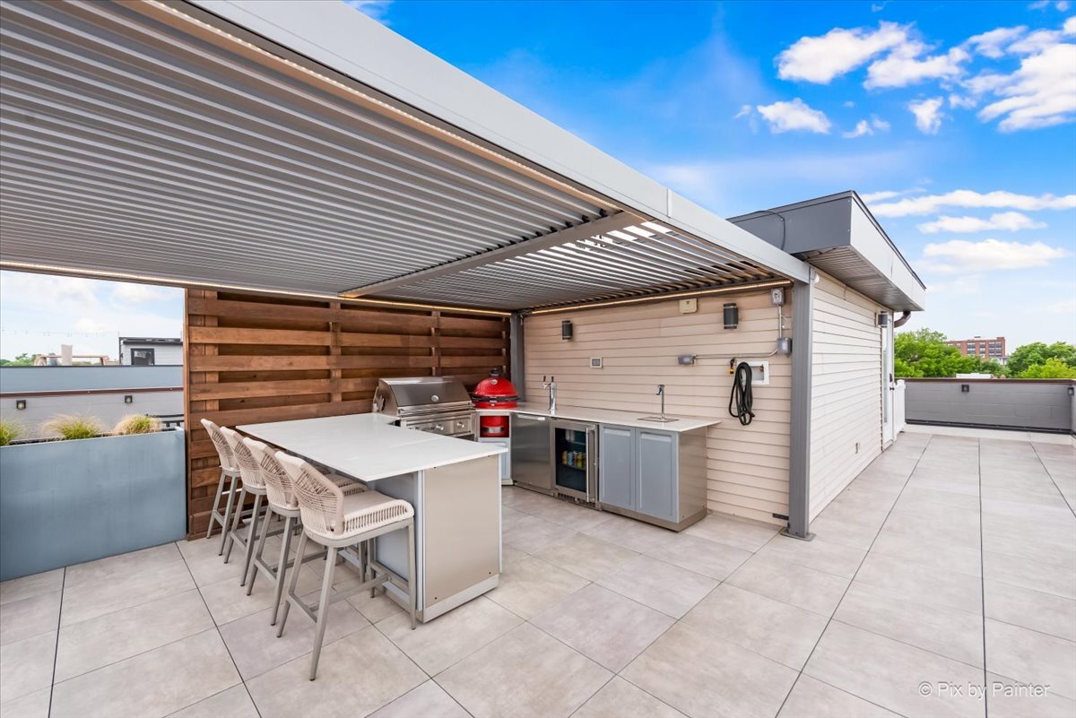 3004 W Lyndale Street Unit: 3E