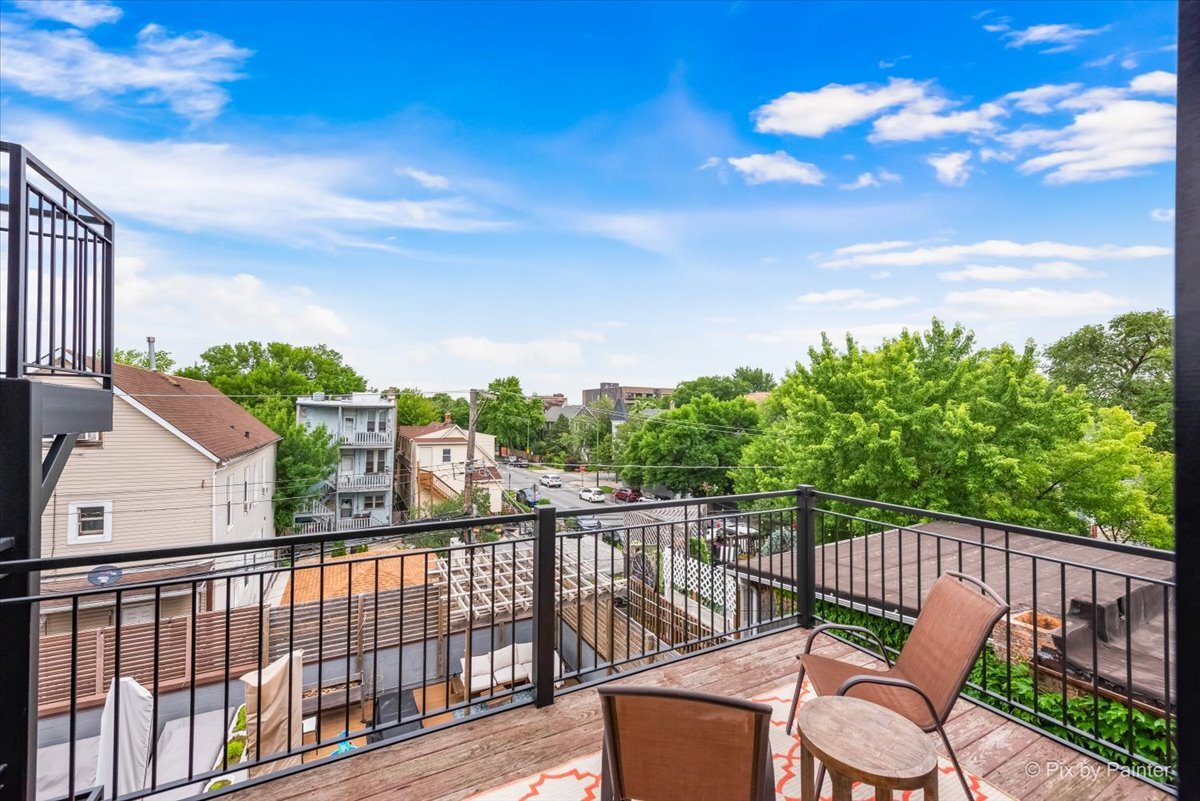 3004 W Lyndale Street Unit: 3E