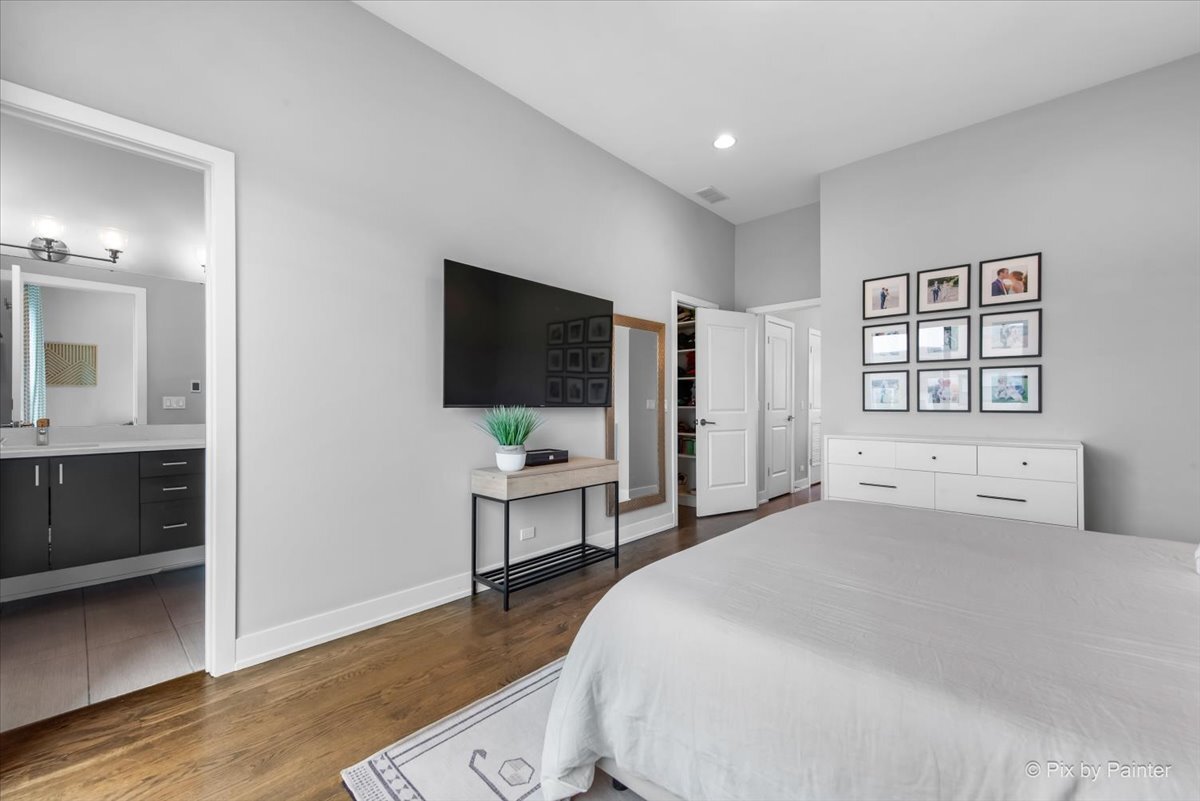 3004 W Lyndale Street Unit: 3E