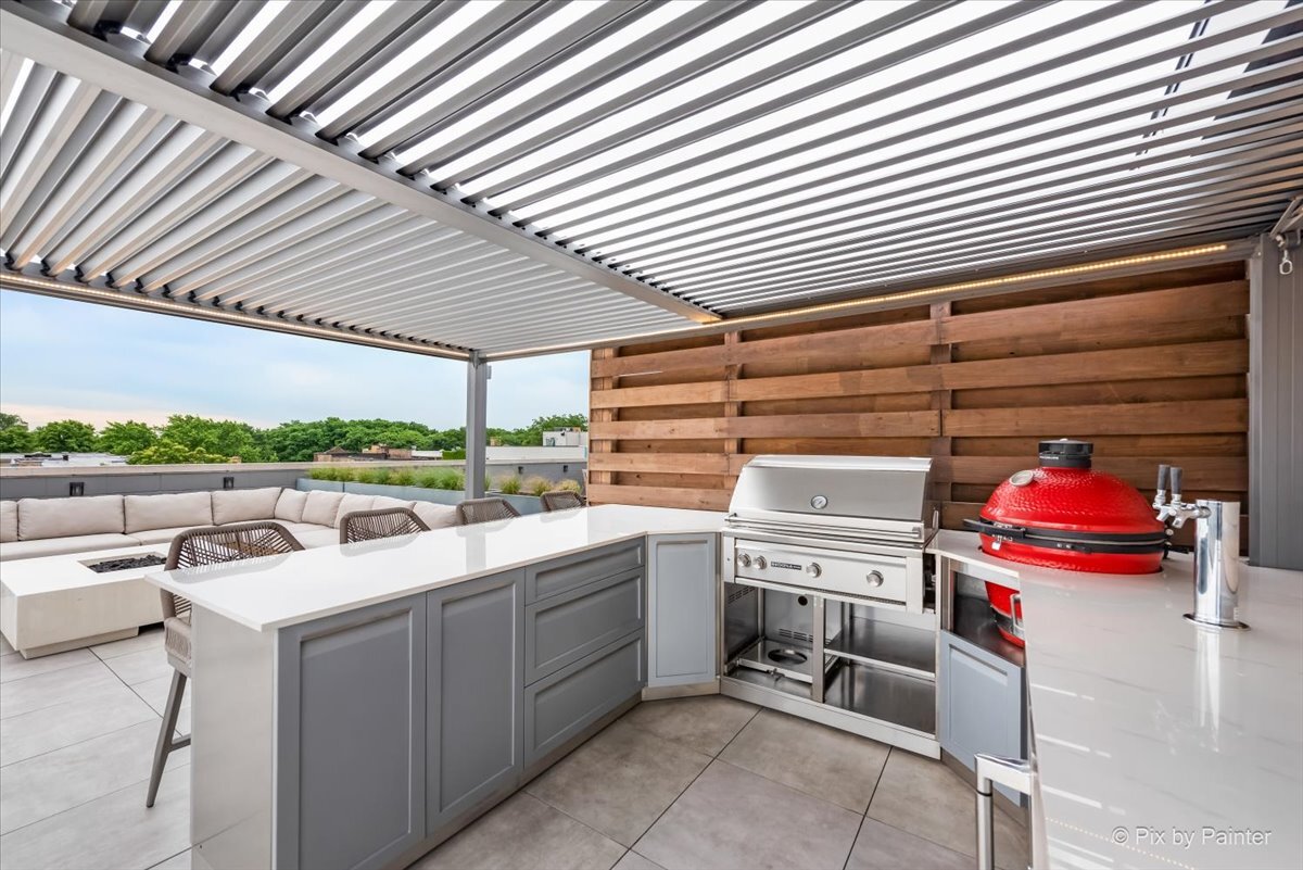 3004 W Lyndale Street Unit: 3E