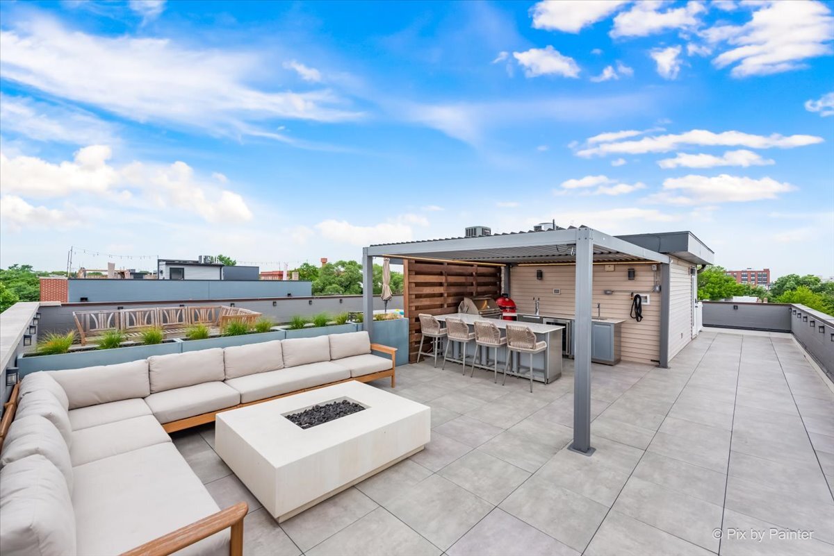 3004 W Lyndale Street Unit: 3E