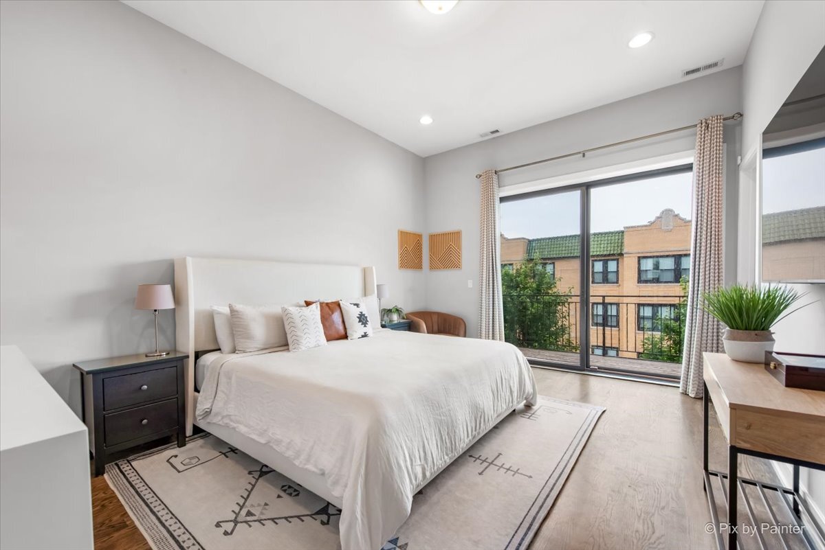 3004 W Lyndale Street Unit: 3E