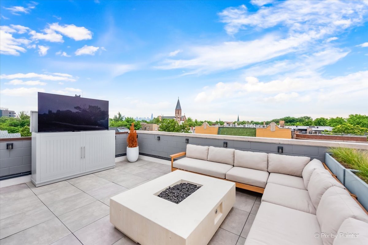 3004 W Lyndale Street Unit: 3E