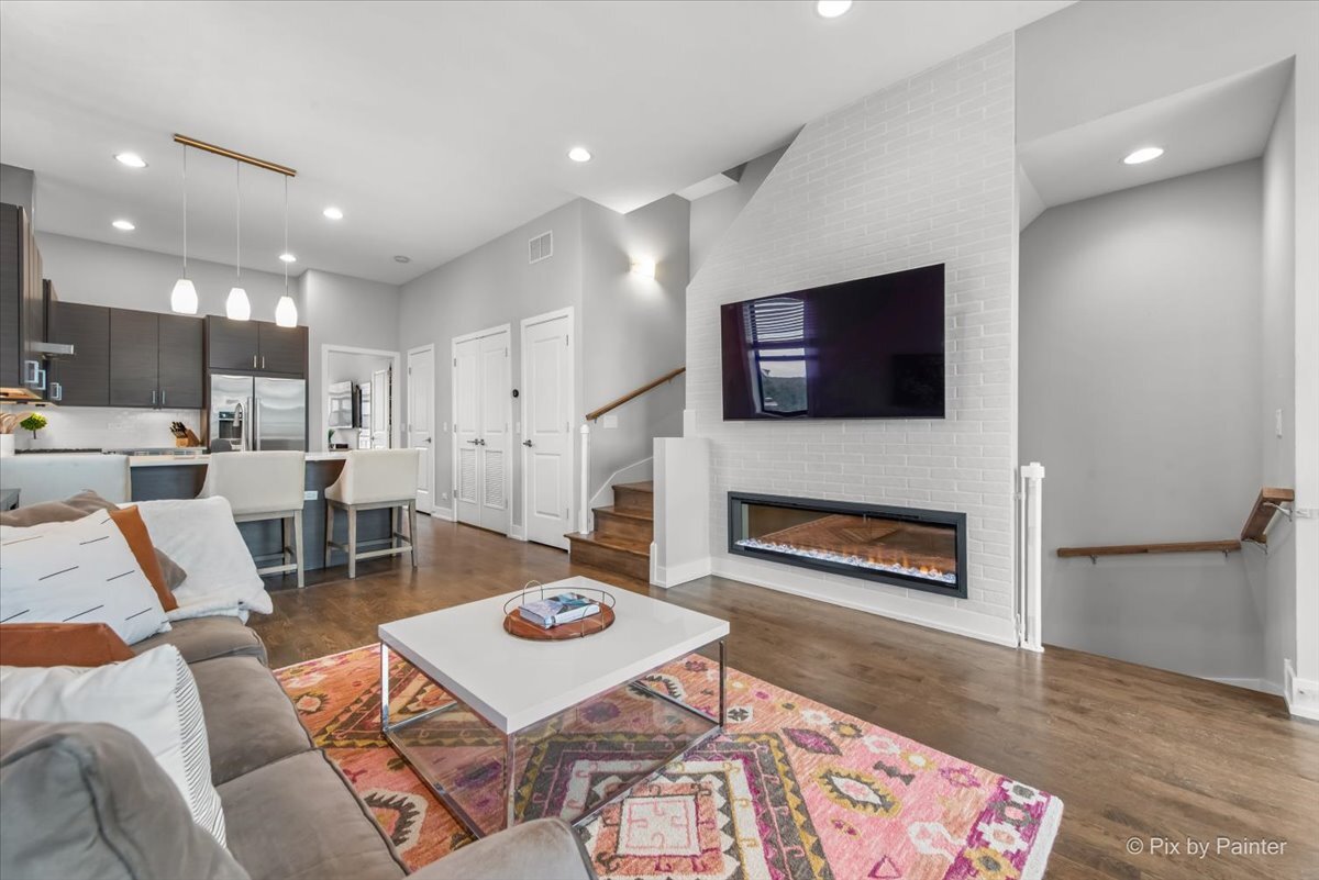 3004 W Lyndale Street Unit: 3E