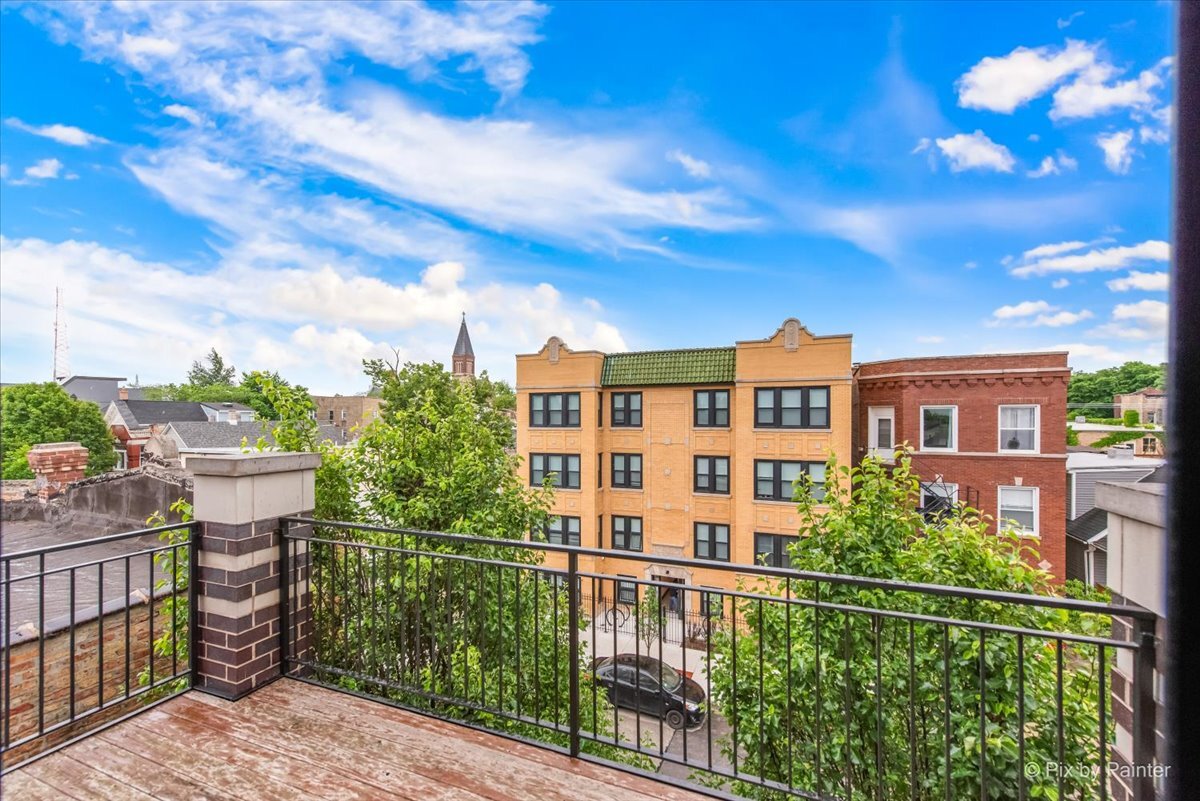 3004 W Lyndale Street Unit: 3E