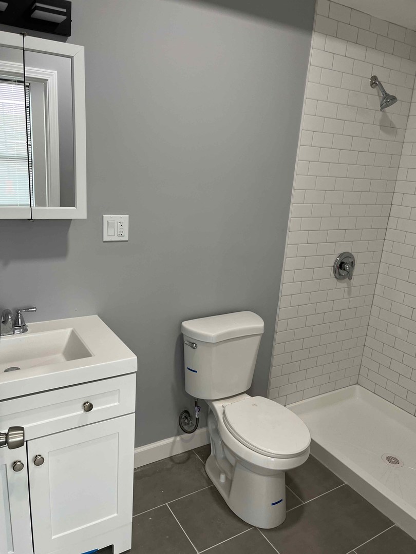 3310 N Milwaukee Avenue Unit: 203