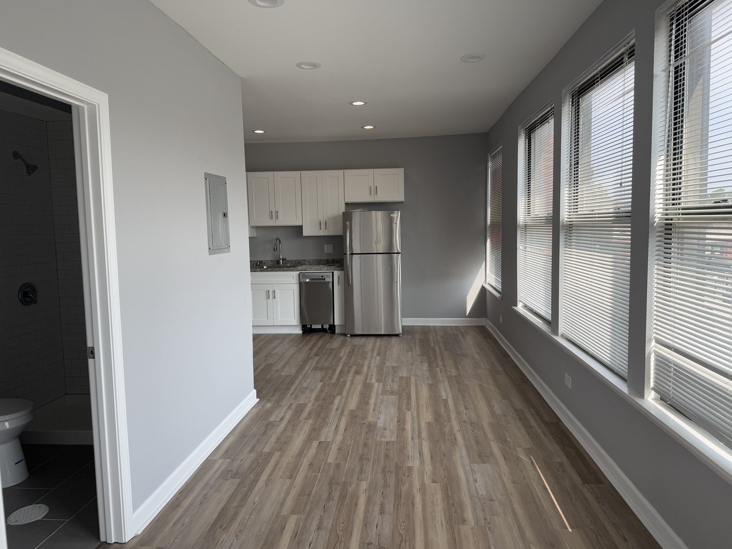3310 N Milwaukee Avenue Unit: 203