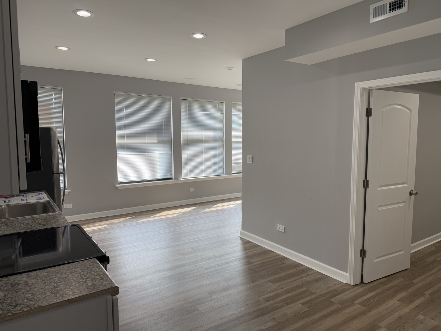 3310 N Milwaukee Avenue Unit: 203