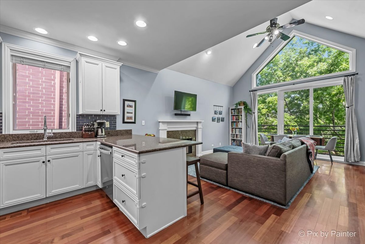 4946 N DAMEN Avenue Unit: 3N
