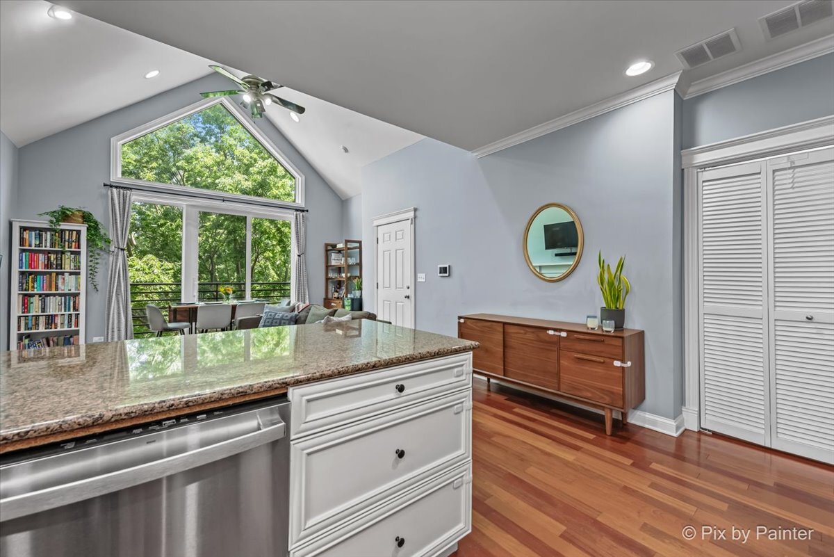 4946 N DAMEN Avenue Unit: 3N