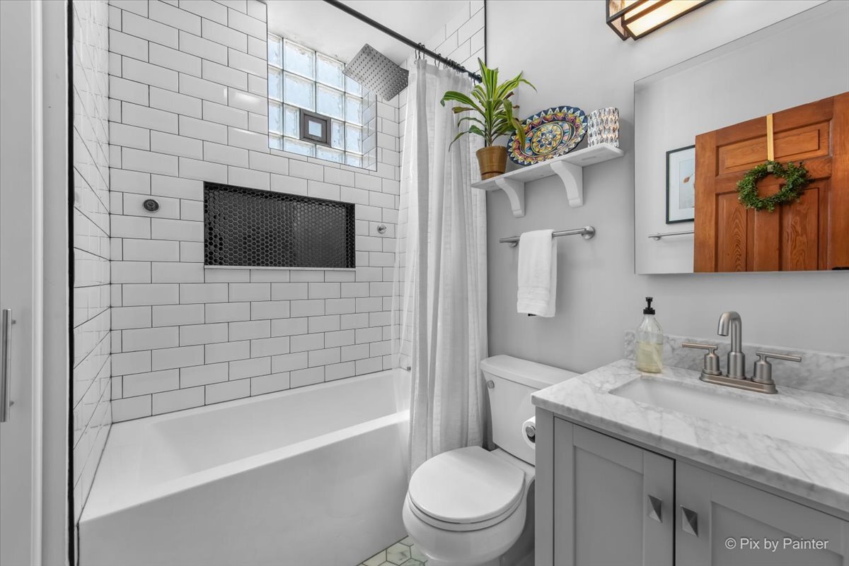 3028 N Kenmore Avenue Unit: 3