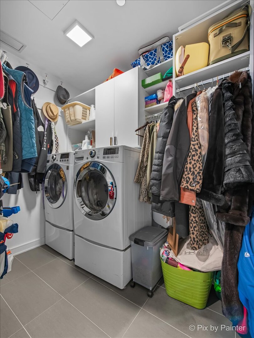 540 W Webster Avenue Unit: 908