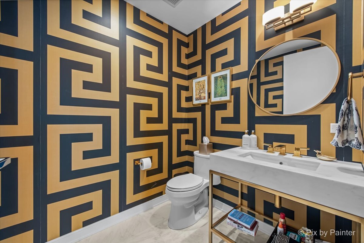 540 W Webster Avenue Unit: 908