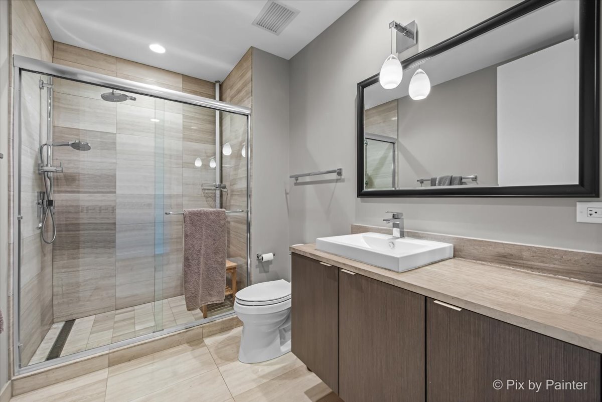 540 W Webster Avenue Unit: 908