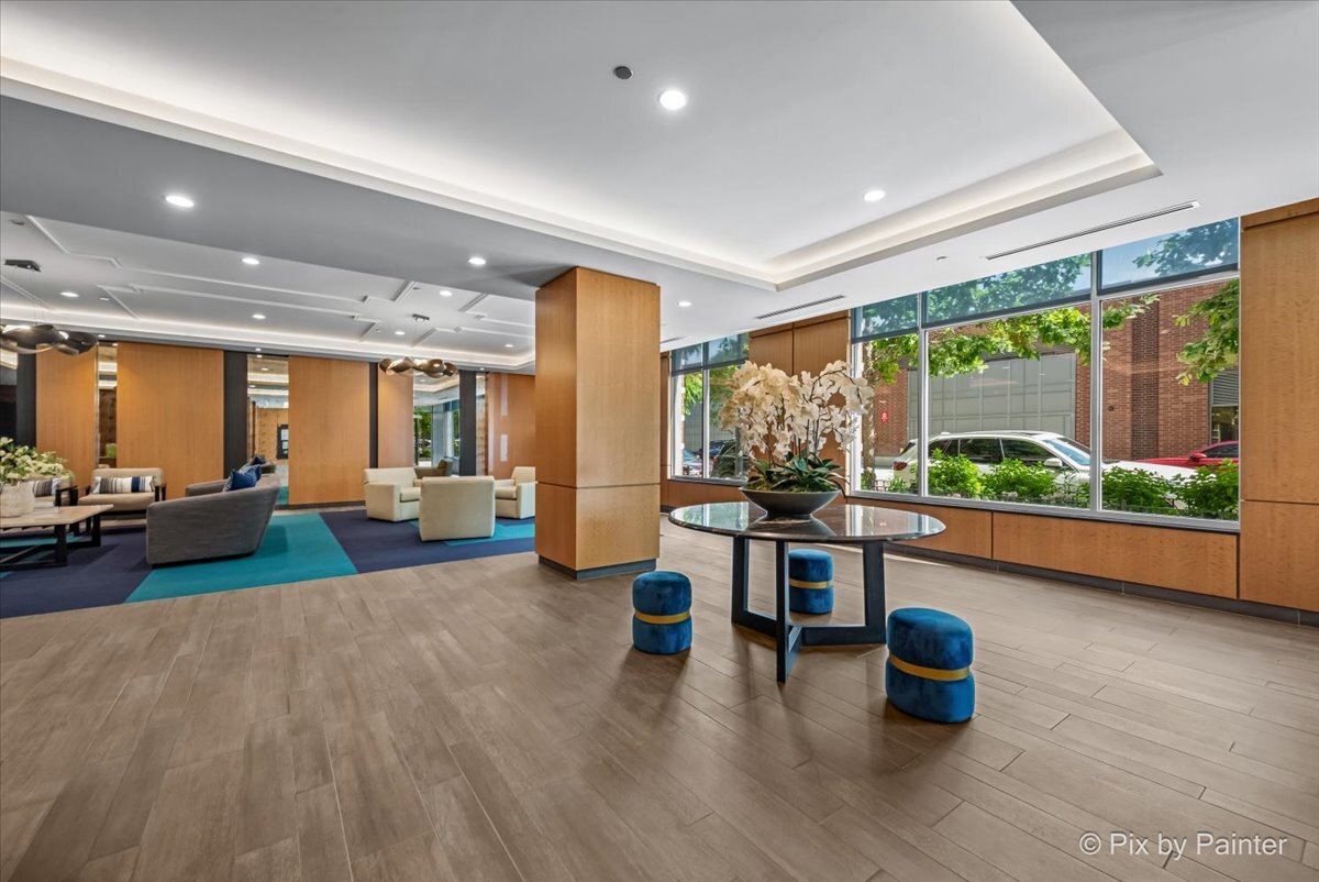 540 W Webster Avenue Unit: 908