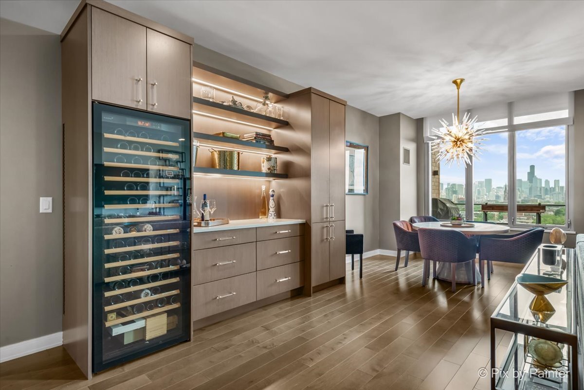 540 W Webster Avenue Unit: 908