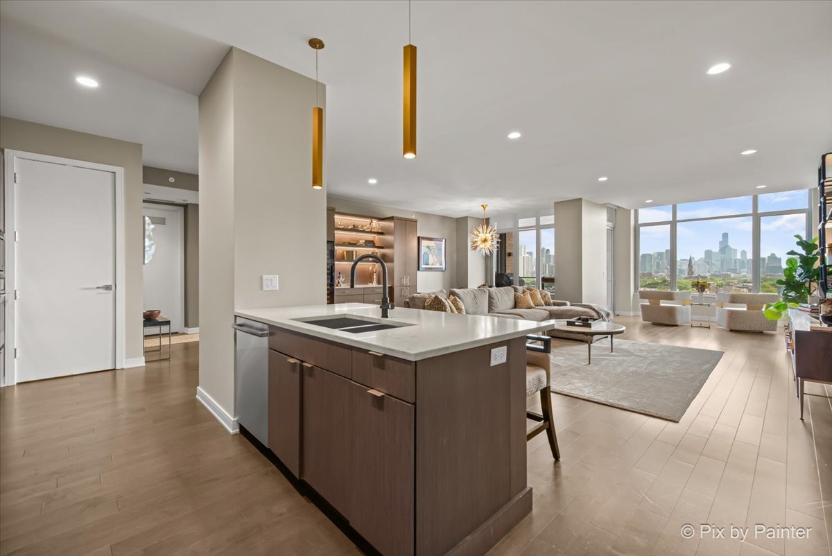 540 W Webster Avenue Unit: 908