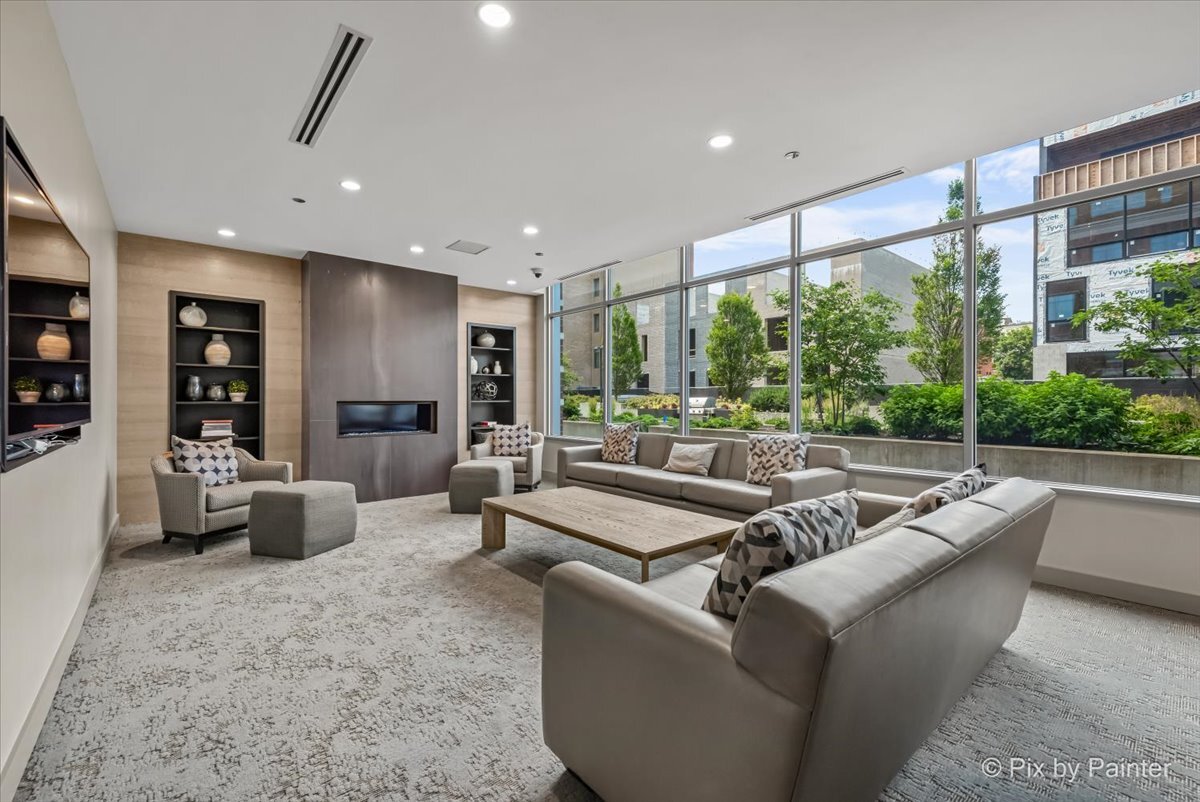 540 W Webster Avenue Unit: 908