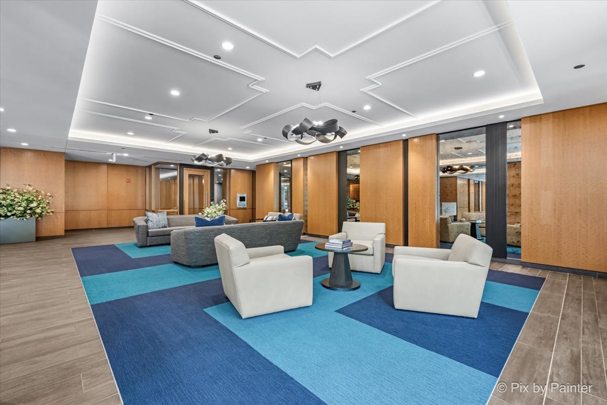 540 W Webster Avenue Unit: 908