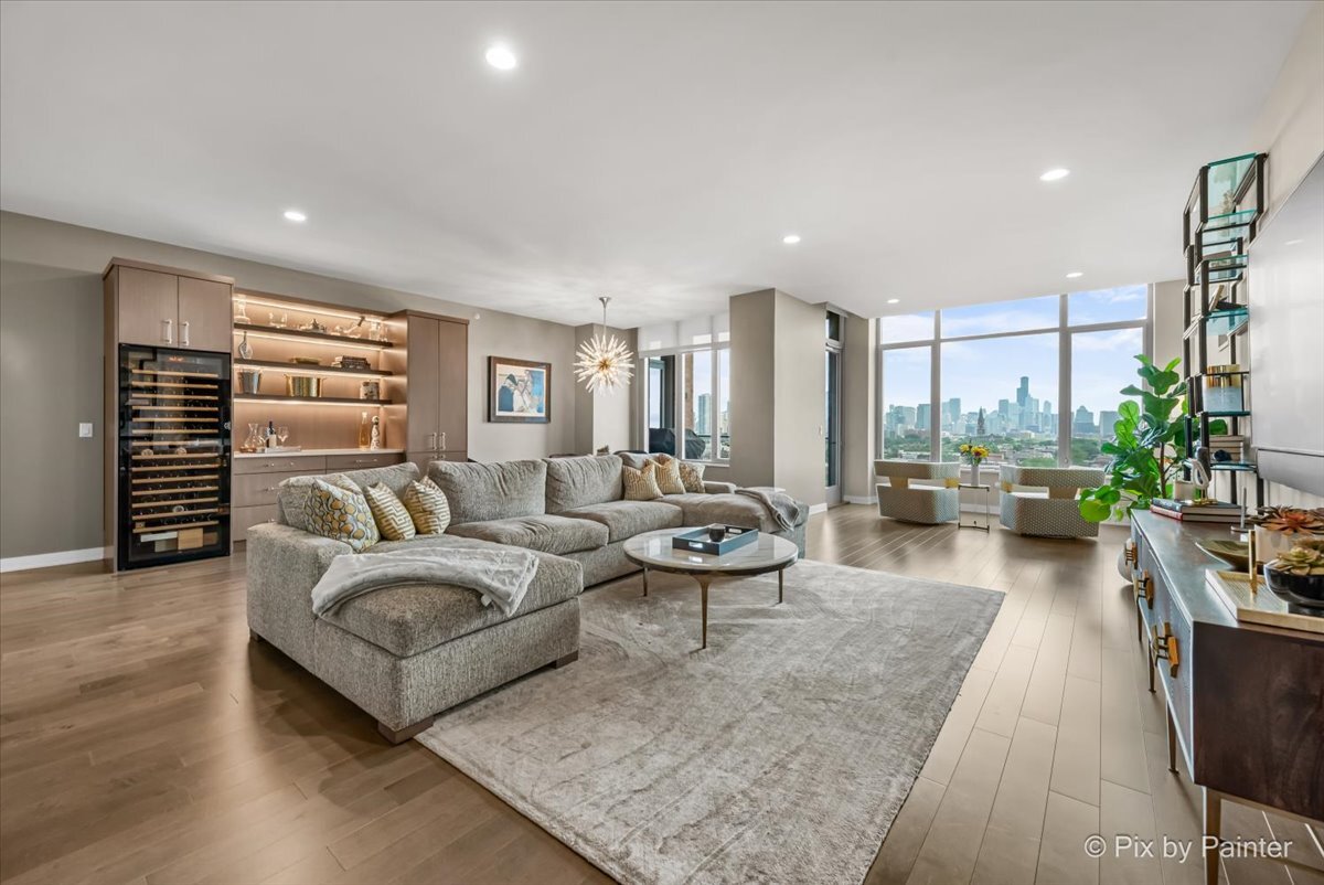 540 W Webster Avenue Unit: 908