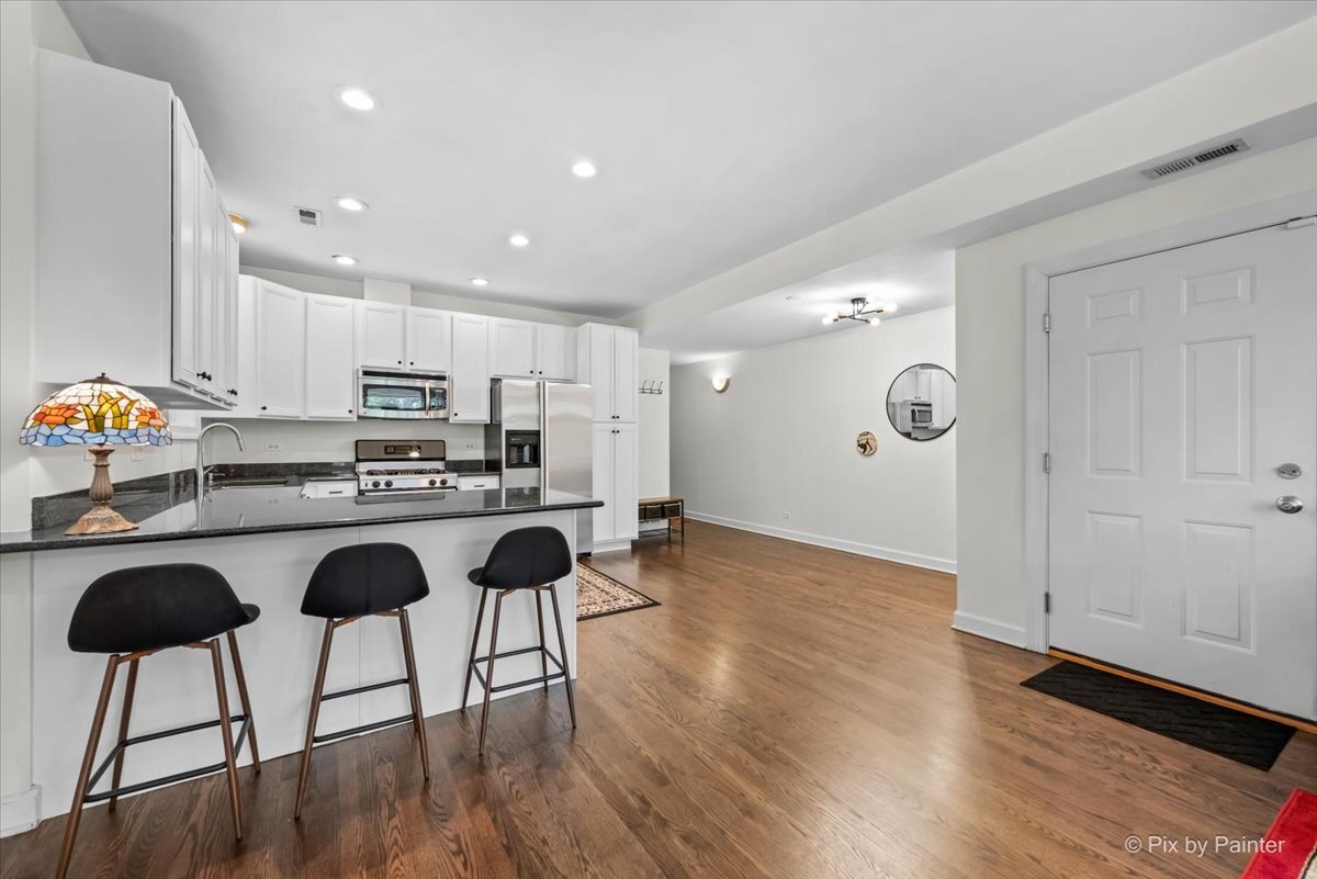 1124 W Diversey Parkway Unit: 2W