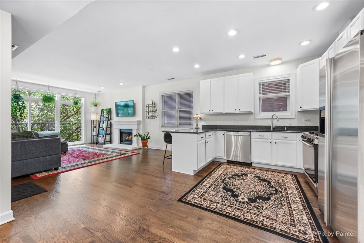 1124 W Diversey Parkway Unit: 2W