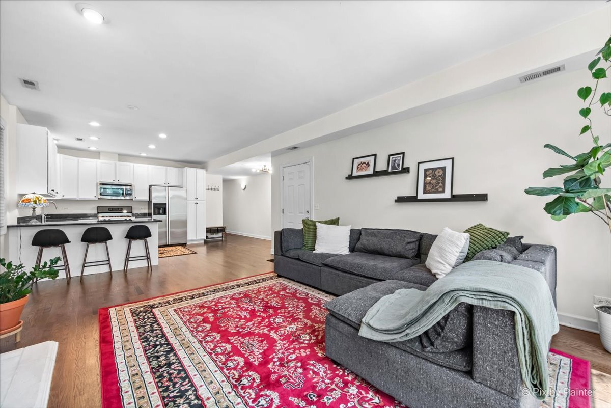 1124 W Diversey Parkway Unit: 2W