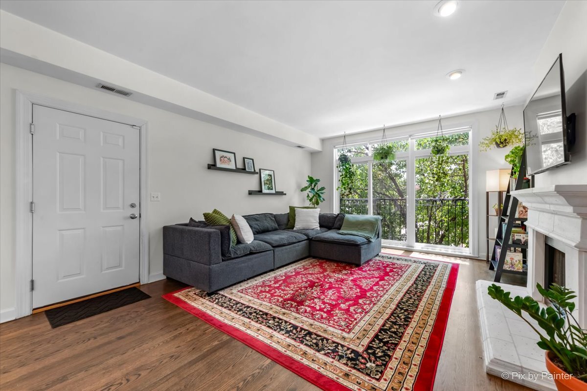 1124 W Diversey Parkway Unit: 2W