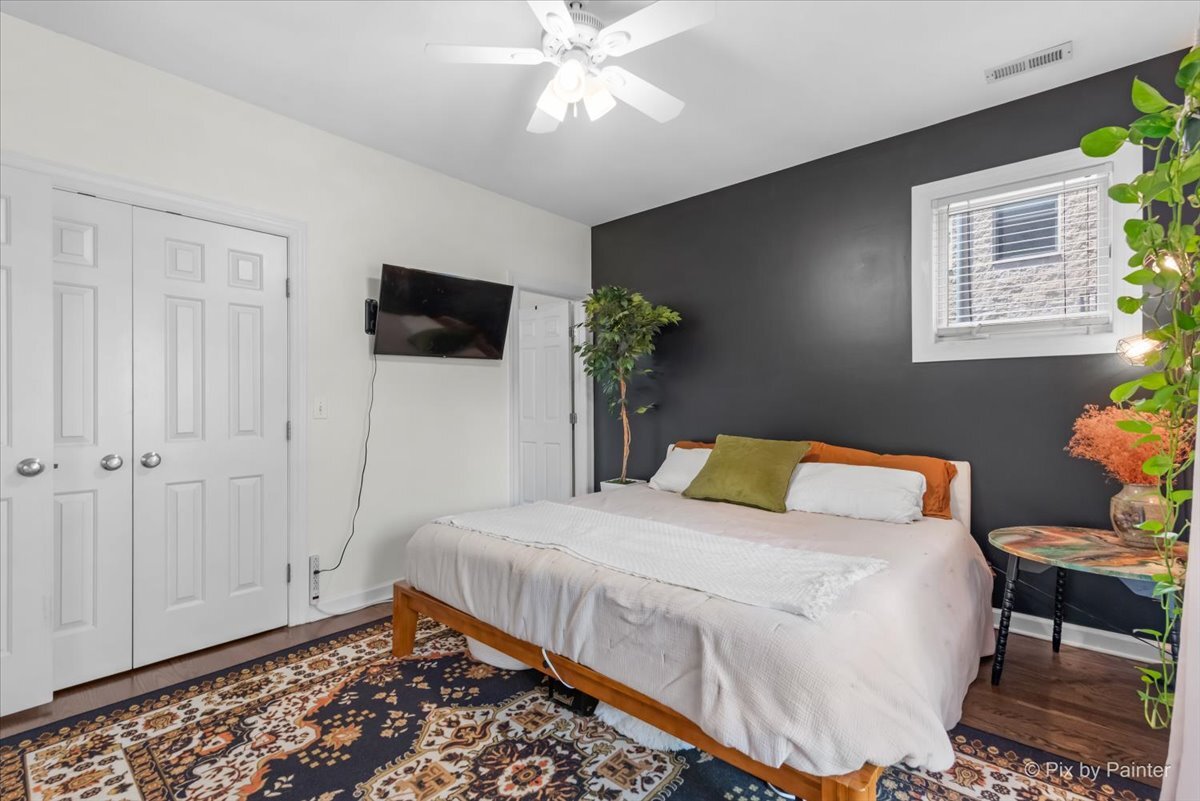 1124 W Diversey Parkway Unit: 2W