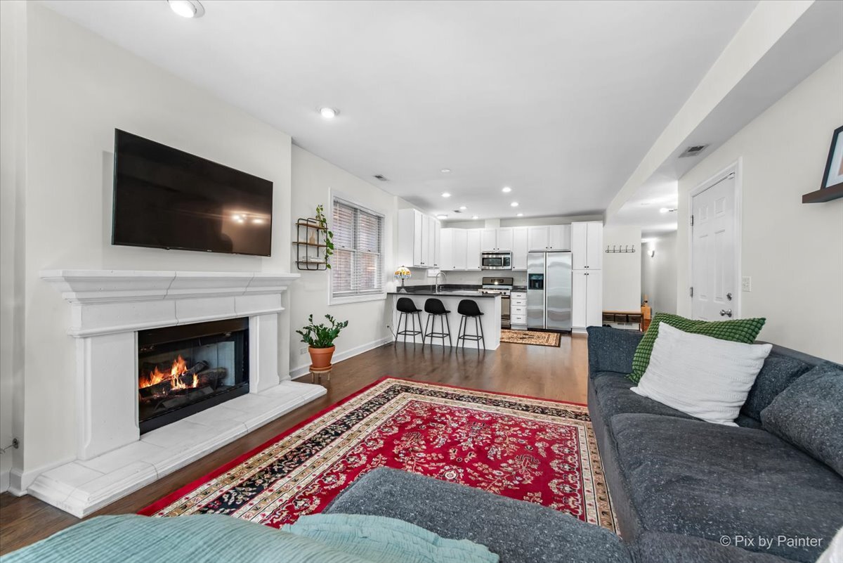 1124 W Diversey Parkway Unit: 2W