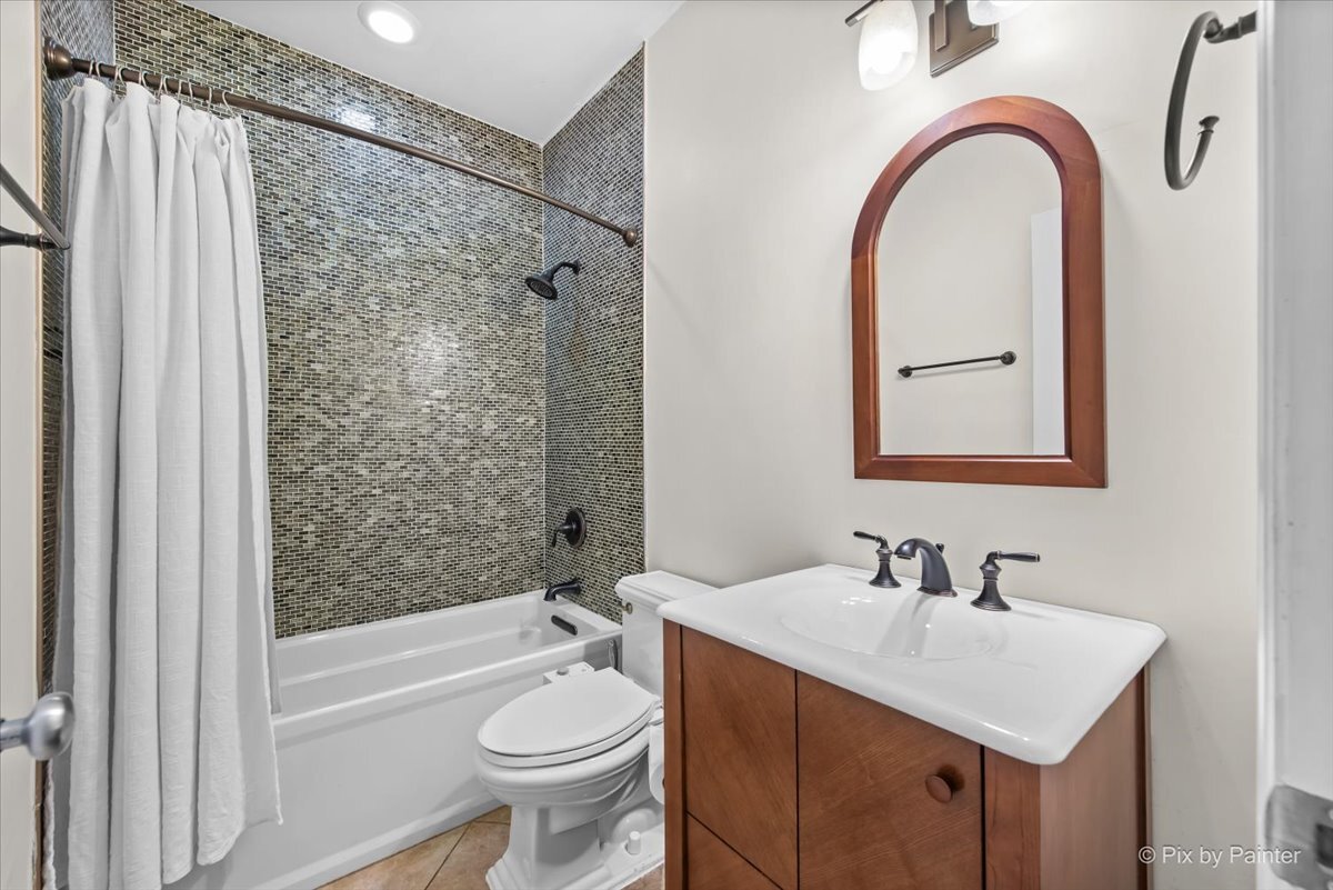 1124 W Diversey Parkway Unit: 2W