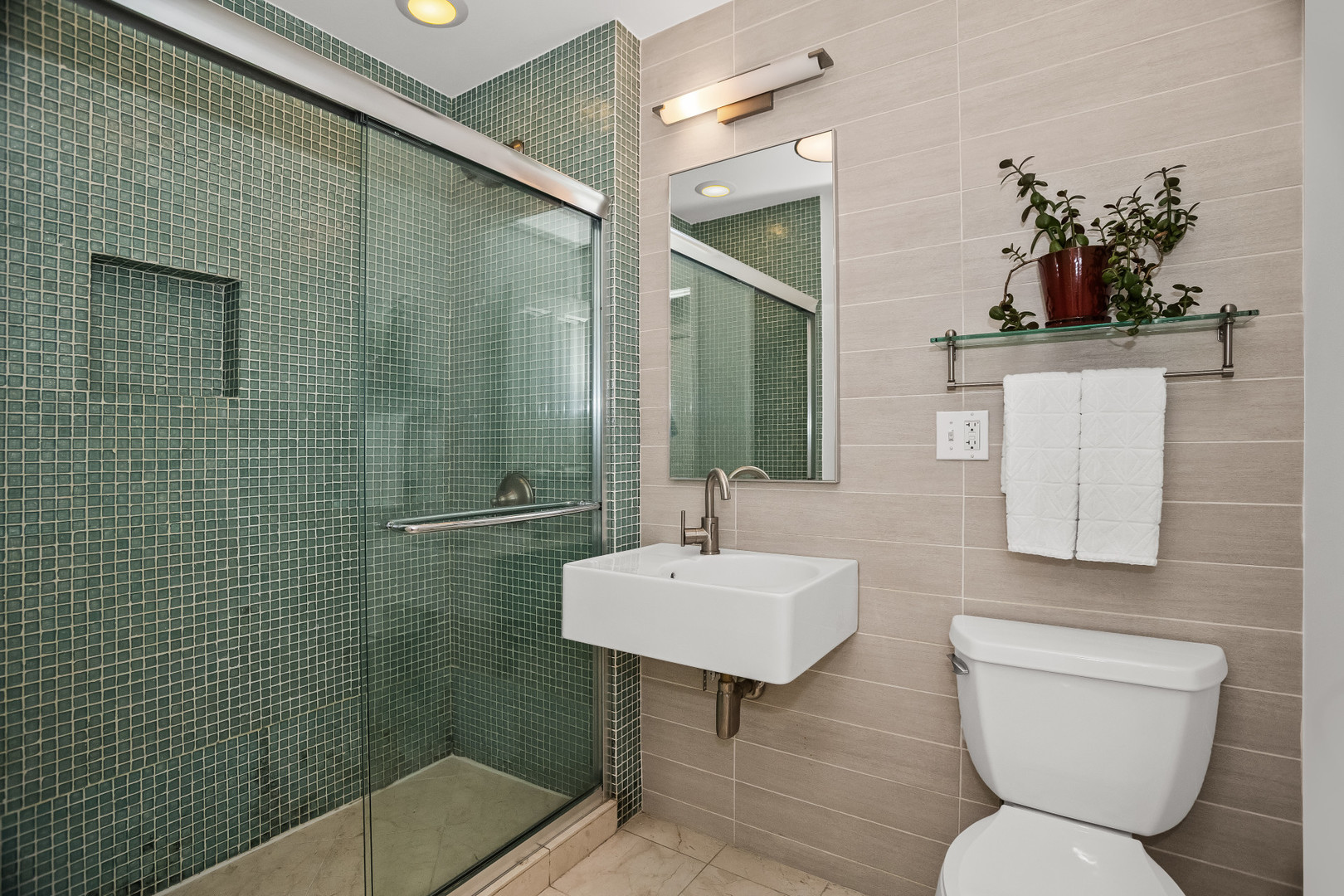 1475 W Winona Street Unit: 2